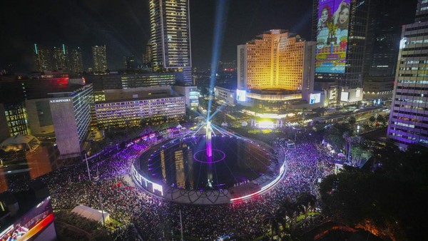 suasana car free night bundaran hi jelang pergantian tahun 2 169